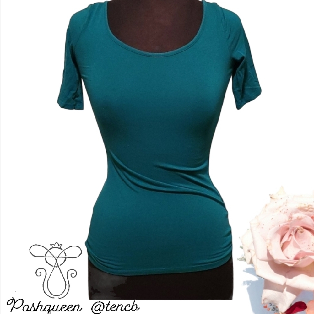 Scoop Neck Quarter Sleeve Tee